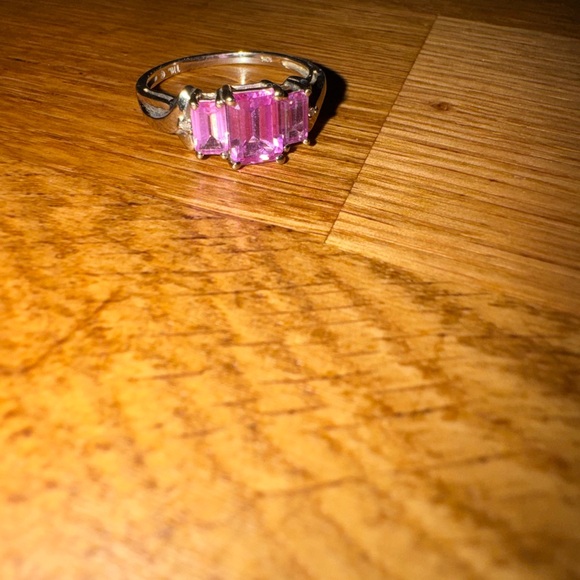 Elegant 3-Stone Pink Gemstone Ring Sz 7 - Picture 2 of 4